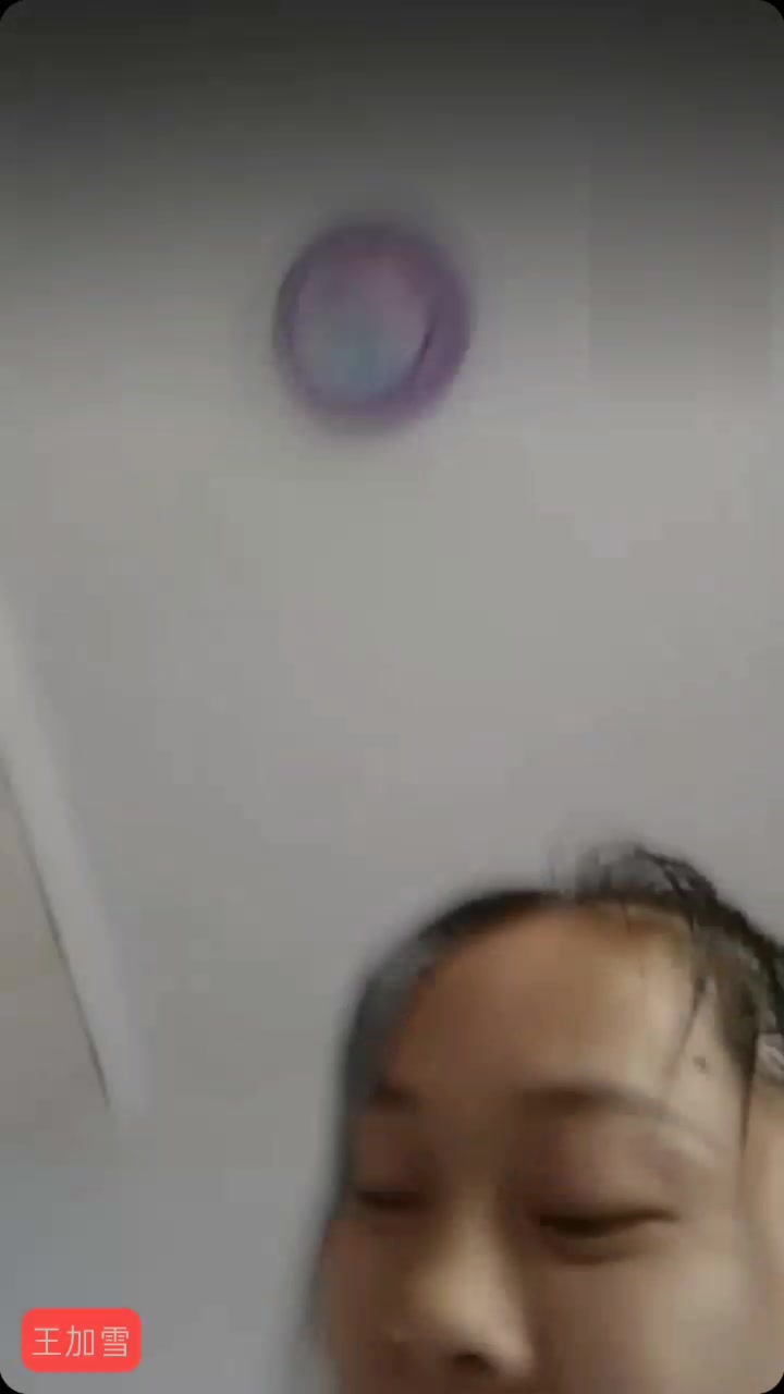 小骚货在卧室自拍